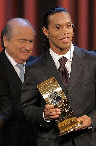 ronaldinho et blatter president fifa